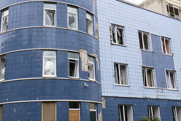 Windows and exterior cladding at the Consultative and Diagnostic Centre in the Podilskyi district are damaged by an overnight Russian attack, Kyiv, Ukraine, September 24, 2026. On Thursday night, September 24, Russian forces launched a ballistic missile strike on Kyiv, followed by drone assaults on the capital and region. By morning, two people were confirmed killed and eight injured. The attack caused fires and destruction across several districts, damaging medical facilities, apartment blocks, private homes, and vehicles. The maternity hospital in the Podilskyi district sustained damage to windows, doors, and parts of the facade from the first to fifth floors, as well as to windows in the laundry and boiler rooms. Patients, children, and  Copyright: xPavloxBahmutx