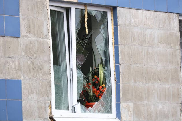 A window is shattered in the Consultative and Diagnostic Centre in the Podilskyi district, damaged by an overnight Russian attack, Kyiv, Ukraine, September 24, 2026. On Thursday night, September 24, Russian forces launched a ballistic missile strike on Kyiv, followed by drone assaults on the capital and region. By morning, two people were confirmed killed and eight injured. The attack caused fires and destruction across several districts, damaging medical facilities, apartment blocks, private homes, and vehicles. The maternity hospital in the Podilskyi district sustained damage to windows, doors, and parts of the facade from the first to fifth floors, as well as to windows in the laundry and boiler rooms. Patients, children, and medical sta  Copyright: xPavloxBahmutx