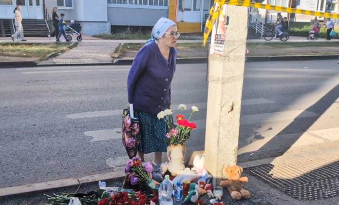 RUSSIA, STERLITAMAK - SEPTEMBER 24, 2026: An old woman stands at a spontaneous memorial near the Solnechny Shopping Center. The fire broke out on the shopping center’s second floor on September 22, spreading over 2,100 sq meters and killing four people. Ilfat Kinzyabayev TASS  98243777