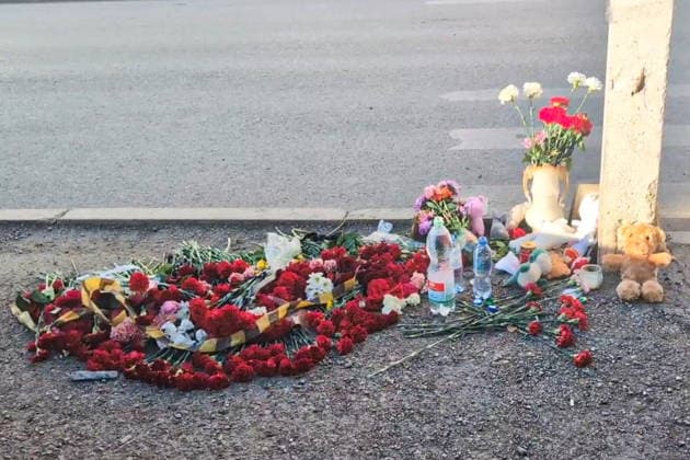 RUSSIA, STERLITAMAK - SEPTEMBER 24, 2026: A spontaneous memorial is seen near the Solnechny shopping center. The fire broke out on the shopping center’s second floor on September 22, spreading over 2,100 sq meters and killing four people. Ilfat Kinzyabayev TASS  98243780