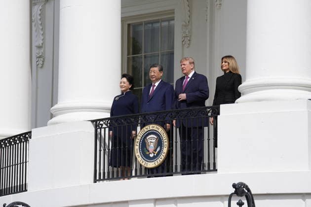 DC: Chinese President Xi Jinping State Visit United States President Donald J Trump, first lady Melania Trump, President Xi Jinping, of The People’s Republic of China, and Madame Peng Liyuan participate in a Silent Drill Platoon Review on the South Portico of the White House in Washington, DC, USA, during a State Visit on Thursday, September 24, 2026. Photo by Yuri Gripas Pool via ABACAPRESS.COM Washington District of Columbia United States  Copyright: xPool ABACAx