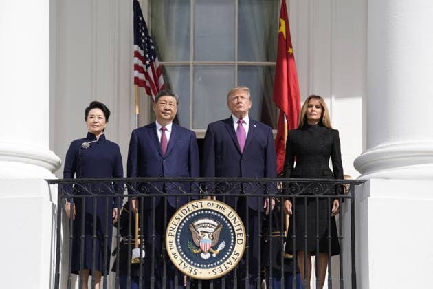 DC: Chinese President Xi Jinping State Visit United States President Donald J Trump, first lady Melania Trump, President Xi Jinping, of The People’s Republic of China, and Madame Peng Liyuan participate in a Silent Drill Platoon Review on the South Portico of the White House in Washington, DC, USA, during a State Visit on Thursday, September 24, 2026. Photo by Yuri Gripas Pool via ABACAPRESS.COM Washington District of Columbia United States  Copyright: xPool ABACAx