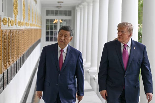 Chinese President Xi Jinping and President Donald Trump walk along the Colonnade to the Oval Office during a welcoming ceremony at the White House in Washington DC on Thursday, September 24, 2026. Xi is on a three-day state visit to the U.S. and will hold talks with U.S. officials on tariffs, AI, and other issues.  WAX20260924851 AnnabellexGordon