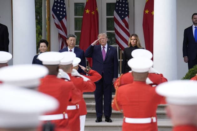 DC: Chinese President Xi Jinping State Visit United States President Donald J Trump, first lady Melania Trump, President Xi Jinping, of The People’s Republic of China, and Madame Peng Liyuan participate in a Military Review in the Rose Garden of the White House in Washington, DC, USA, during a State Visit on Thursday, September 24, 2026. Photo by Yuri Gripas Pool via ABACAPRESS.COM Washington District of Columbia United States  Copyright: xPool ABACAx