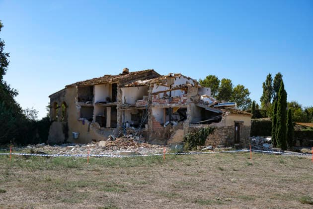 Gas explosion at a rural hotel in Perelada, Spain - 24 Sept 2026 The Can Carbó de les Olives rural hotel is seen in ruins after an explosion involving the propane gas pipes installed at the property. A massive explosion caused by a propane gas leak inside the Hotel Rural Can Carbó de les Olives in Peralada, Girona, has left part of the hotel facilities virtually in ruins. Peralada Spain Copyright: xPacoxFreirex xSOPAxImagesx P_Freire_24092026-DSCF0114