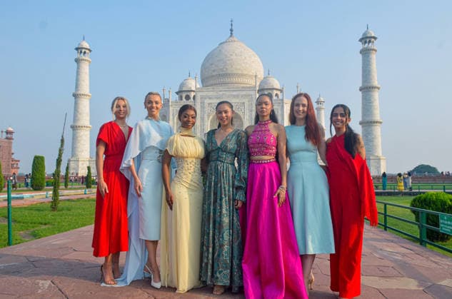 Miss Universe Great Britain winner Angela Aumonier, along with models visits Agra s Taj Mahal Agra, Sep 24 (ANI): Miss Universe Great Britain winner Angela Aumonier, along with models, poses for a group photo in front of the Taj Mahal, in Agra on Thursday. Agra Uttar Pradesh India Copyright: xANIx ANI_20260924075