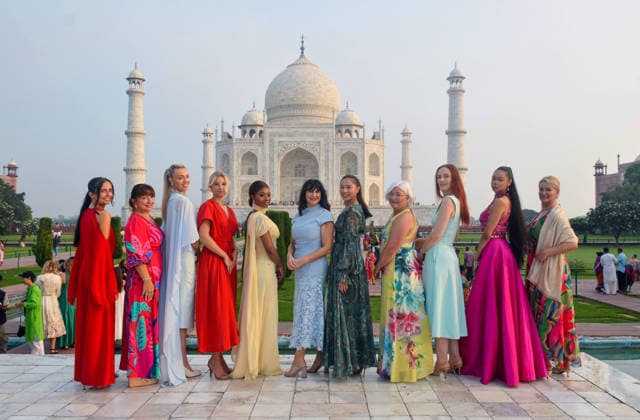 Miss Universe Great Britain winner Angela Aumonier, along with models visits Agra s Taj Mahal Agra, Sep 24 (ANI): Miss Universe Great Britain winner Angela Aumonier, along with models, poses for a group photo in front of the Taj Mahal, in Agra on Thursday. Agra Uttar Pradesh India Copyright: xANIx ANI_20260924080