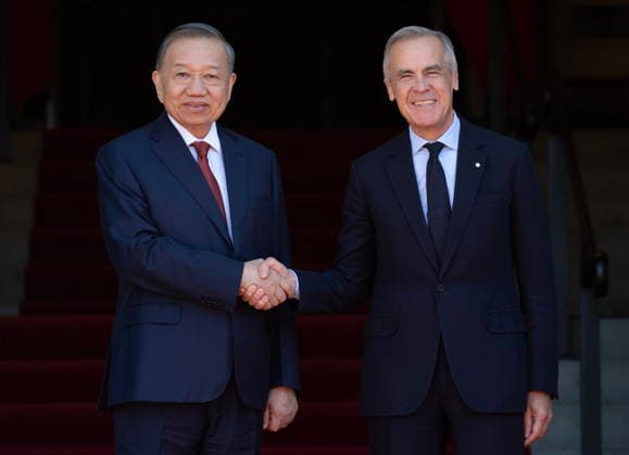 September 24, 2026, Ottawa, On, Canada: Vietnamese General Secretary and President To Lam, left, is greeted by Prime Minister Mark Carney as he arrives on Parliament Hill in Ottawa, Thursday, Sept. 24, 2026. Ottawa Canada  - ZUMAc35_ 20260924_zaf_c35_009 Copyright: xAdrianxWyldx