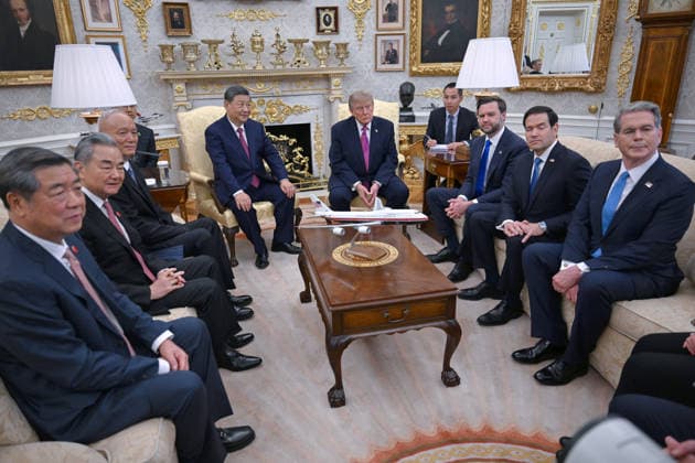 DC: Chinese President Xi Jinping State Visit United States President Donald J Trump and President Xi Jinping, of The People’s Republic of China, participate in a bilateral meeting in the Oval Office of the White House in Washington, DC, USA, on Thursday, September 24, 2026. Credit: Annabelle Gordon Pool via CNP Washington District of Columbia United States  Copyright: xPool ABACAx