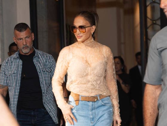 Jennifer Lopez leaves the Palazzo Parigi luxury hotel in Milan during MLFW Fashion Week on September 24, 2026. Tiziano Da Silva, Bestimage. Jennifer Lopez leaves the Palazzo Parigi luxury hotel in Milan during MLFW Fashion Week on September 24, 2026. Milan, Italy  Copyright: xTizianoxDaxSilvax xBestimagexTizianoxDaxSilvax xBestimagex