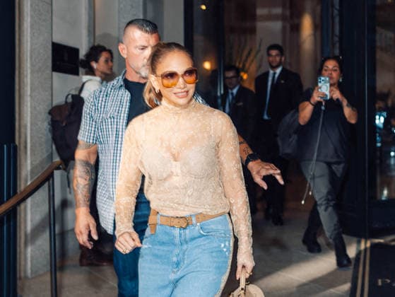 Jennifer Lopez leaves the Palazzo Parigi luxury hotel in Milan during MLFW Fashion Week on September 24, 2026. Tiziano Da Silva, Bestimage. Jennifer Lopez leaves the Palazzo Parigi luxury hotel in Milan during MLFW Fashion Week on September 24, 2026. Milan, Italy  Copyright: xTizianoxDaxSilvax xBestimagexTizianoxDaxSilvax xBestimagex