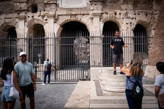 September 24, 2026, Rome, Rm, Italy: By order of Minister of Culture Alessandro Giuli, the Colosseum Archaeological Park remains closed the day after the death of young worker Andrea Moretti, as a mark of mourning and solidarity with his family. Tourists learn the news by reading the notice posted on the closed gates of the archaeological site. Rome Italy - ZUMAg256 20260924_znp_g256_006 Copyright: xMarcoxDixGianvitox