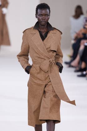 MFW - Max Mara Runway A model walks the runway during the Max Mara fashion show at Milan Women’s Fashion Week Spring Summer 2027 in Milan, Italy on September 24, 2026. Photo by Cinzia Camela IPA ABACAPRESS.COM Milan Italy  Copyright: xIPA ABACAx