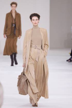 MFW - Max Mara Runway A model walks the runway during the Max Mara fashion show at Milan Women’s Fashion Week Spring Summer 2027 in Milan, Italy on September 24, 2026. Photo by Cinzia Camela IPA ABACAPRESS.COM Milan Italy  Copyright: xIPA ABACAx