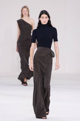 MFW - Max Mara Runway A model walks the runway during the Max Mara fashion show at Milan Women’s Fashion Week Spring Summer 2027 in Milan, Italy on September 24, 2026. Photo by Cinzia Camela IPA ABACAPRESS.COM Milan Italy  Copyright: xIPA ABACAx