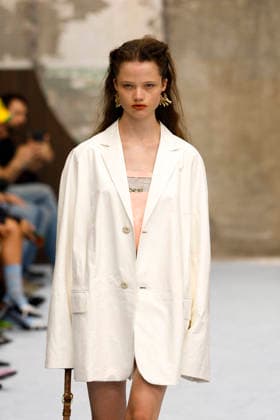 Runway at the Marni fashion show during Milan Fashion Week Women s Spring Summer 2027 on September 23, 2026, in Milan, Italy Bestimage Milan, Italy  Copyright: xAgencex xBestimagexAgencex xBestimagex