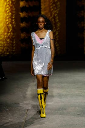 Runway at the Onitsuka Tiger fashion show during Milan Fashion Week Women s Spring Summer 2027 on September 23, 2026, in Milan, Italy Bestimage Milano Italy  Copyright: xAgencex xBestimagexAgencex xBestimagex