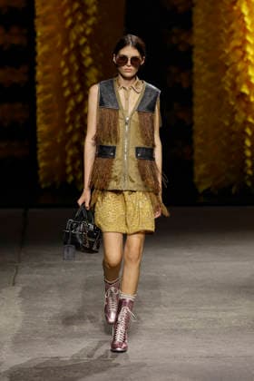 Runway at the Onitsuka Tiger fashion show during Milan Fashion Week Women s Spring Summer 2027 on September 23, 2026, in Milan, Italy Bestimage Milano Italy  Copyright: xAgencex xBestimagexAgencex xBestimagex