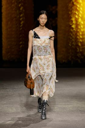 Runway at the Onitsuka Tiger fashion show during Milan Fashion Week Women s Spring Summer 2027 on September 23, 2026, in Milan, Italy Bestimage Milano Italy  Copyright: xAgencex xBestimagexAgencex xBestimagex