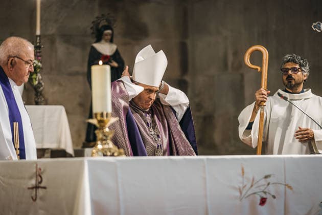 Mass in Marín, Pontevedra, for the victims of the earthquake that occurred in late June in Venezuela Mass for the victims from the municipality who lost their lives in the earthquake in Venezuela last June, on September 24, 2026, in Marín, Pontevedra, Galicia, Spain. The new parish church in Marín is hosting a Mass in memory of Lía, Ulises, Adela, and Yhosvany—a family of Venezuelan origin residing in the municipality—who died in the earthquakes that struck La Guaira last June. The event, organized by the educational community of the Colegio Inmaculada, is also dedicated to the victims of other natural disasters. SEPTEMBER 24, 2026 PARISH GALICIA GALICIANS VENEZUELA EARTHQUAKE TRIBUTE VENEZUELAN COMMUNITY VENEZUELANS NATURAL DISASTER VICTI  Copyright: xBeatrizxCiscarx 7797286