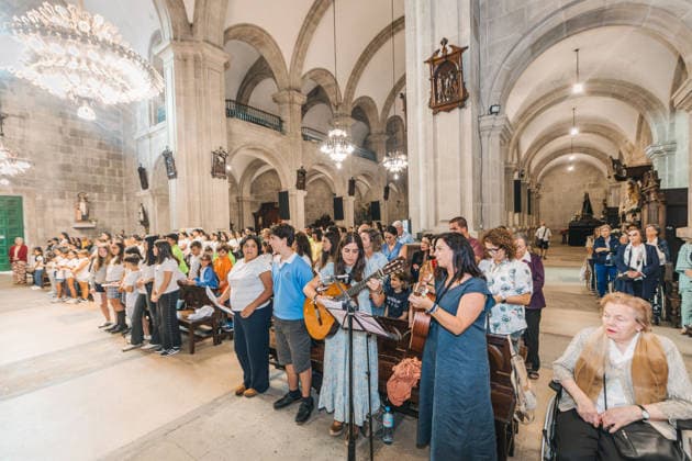 Mass in Marín, Pontevedra, for the victims of the earthquake that occurred in late June in Venezuela Mass for the victims from the municipality who lost their lives in the earthquake in Venezuela last June, on September 24, 2026, in Marín, Pontevedra, Galicia, Spain. The new parish church in Marín is hosting a Mass in memory of Lía, Ulises, Adela, and Yhosvany—a family of Venezuelan origin residing in the municipality—who died in the earthquakes that struck La Guaira last June. The event, organized by the educational community of the Colegio Inmaculada, is also dedicated to the victims of other natural disasters. SEPTEMBER 24, 2026 PARISH GALICIA GALICIANS VENEZUELA EARTHQUAKE TRIBUTE VENEZUELAN COMMUNITY VENEZUELANS NATURAL DISASTER VICTI  Copyright: xBeatrizxCiscarx 7797288