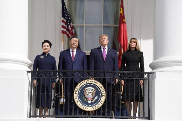 September 24, 2026, Washington, District Of Columbia, USA: United States President Donald J Trump, first lady Melania Trump, President Xi Jinping, of The People™s Republic of China, and Madame Peng Liyuan participate in a Silent Drill Platoon Review on the South Portico of the White House in Washington, DC, USA, during a State Visit on Thursday, September 24, 2026 Washington USA  - ZUMAs152 20260924_faa_s152_095 Copyright: xYurixGripasx-xPoolxviaxCNPx