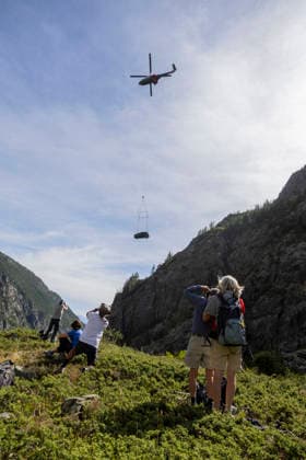 Vehicles Evacuated by Helicopter After Floods - France A helicopter approaches carrying an empty lifting frame suspended beneath it. Nine vehicles stranded at the Pre de Madame Carle were evacuated by helicopter after floods on August 28 destroyed several sections of the RD204T access road. Ailefroide, Vallouise-Pelvoux, Hautes-Alpes, France, September 24, 2026. Photo by Thibaut Durand ABACAPRESS.COM vallouise-pelvoux PROVENCE-ALPES-COTE D AZUR France  Copyright: xDurandxThibaut ABACAx