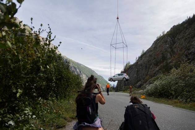 Vehicles Evacuated by Helicopter After Floods - France A silver car approaches Ailefroide suspended beneath the helicopter. Nine vehicles stranded at the Pre de Madame Carle were evacuated by helicopter after floods on August 28 destroyed several sections of the RD204T access road. Ailefroide, Vallouise-Pelvoux, Hautes-Alpes, France, September 24, 2026. Photo by Thibaut Durand ABACAPRESS.COM vallouise-pelvoux PROVENCE-ALPES-COTE D AZUR France  Copyright: xDurandxThibaut ABACAx