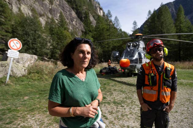 Vehicles Evacuated by Helicopter After Floods - France Gaelle Moreau, mayor of Vallouise-Pelvoux, speaks beside a helicopter crew member after the vehicle evacuation. Nine vehicles stranded at the Pre de Madame Carle were evacuated by helicopter after floods on August 28 destroyed several sections of the RD204T access road. Ailefroide, Vallouise-Pelvoux, Hautes-Alpes, France, September 24, 2026. Photo by Thibaut Durand ABACAPRESS.COM vallouise-pelvoux PROVENCE-ALPES-COTE D AZUR France  Copyright: xDurandxThibaut ABACAx