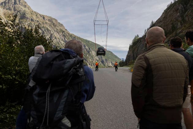 Vehicles Evacuated by Helicopter After Floods - France Onlookers watch a car descend toward the Ailefroide landing area. Nine vehicles stranded at the Pre de Madame Carle were evacuated by helicopter after floods on August 28 destroyed several sections of the RD204T access road. Ailefroide, Vallouise-Pelvoux, Hautes-Alpes, France, September 24, 2026. Photo by Thibaut Durand ABACAPRESS.COM vallouise-pelvoux PROVENCE-ALPES-COTE D AZUR France  Copyright: xDurandxThibaut ABACAx