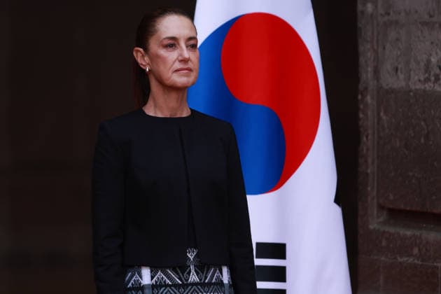 September 24, 2026, Mexico City, Mexico: Mexican President Claudia Sheinbaum Pardo received South Korean President Lee Jae-Myung at the National Palace in Mexico City during the South Korean leader s state visit to Mexico. The two governments are expected to discuss trade, education and cultural cooperation. Mexico City Mexico  - ZUMAl178 20260924_znp_l178_009 Copyright: xCristianxLeyvax
