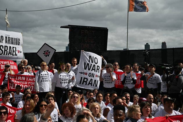 Mass demonstration against the war on Palestine and Iran in front of the United Nations NEW YORK, UNITED STATES - SEPTEMBER 24: Demonstrators gather in front of the United Nations, carrying banners and shouting slogans, to protest the war in Palestine and Iran in New York, United States, on September 24, 2026. Waleed Zein Anadolu New York United States. Editorial use only. Please get in touch for any other usage.  Copyright: x2026xAnadoluxWaleedxZeinx