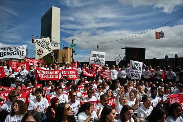 Mass demonstration against the war on Palestine and Iran in front of the United Nations NEW YORK, UNITED STATES - SEPTEMBER 24: Demonstrators gather in front of the United Nations, carrying banners and shouting slogans, to protest the war in Palestine and Iran in New York, United States, on September 24, 2026. Waleed Zein Anadolu New York United States. Editorial use only. Please get in touch for any other usage.  Copyright: x2026xAnadoluxWaleedxZeinx
