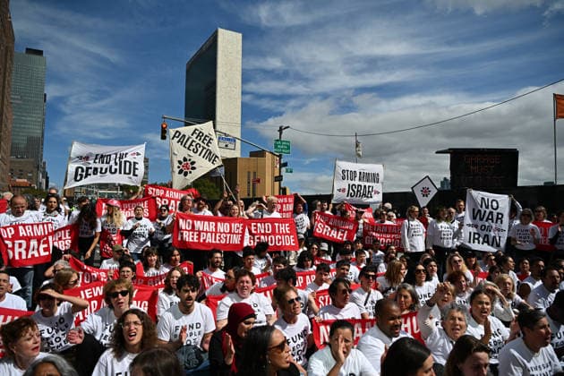 Mass demonstration against the war on Palestine and Iran in front of the United Nations NEW YORK, UNITED STATES - SEPTEMBER 24: Demonstrators gather in front of the United Nations, carrying banners and shouting slogans, to protest the war in Palestine and Iran in New York, United States, on September 24, 2026. Waleed Zein Anadolu New York United States. Editorial use only. Please get in touch for any other usage.  Copyright: x2026xAnadoluxWaleedxZeinx