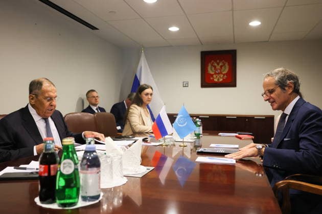 USA, NEW YORK CITY - SEPTEMBER 24, 2026: A meeting between Russia’s Minister of Foreign Affairs Sergei Lavrov (L) and Director General of the International Atomic Energy Agency (IAEA) Rafael Grossi (R) at the UN Headquarters on the sidelines of the 81st session of the UN General Assembly. Alexander Shcherbak TASS  98251760