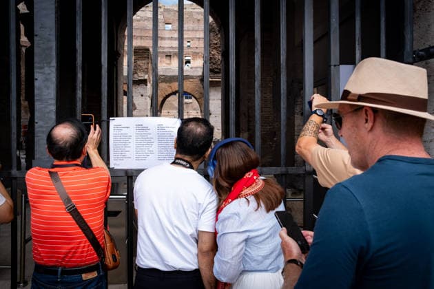 September 24, 2026, Rome, Rm, Italy: By order of Minister of Culture Alessandro Giuli, the Colosseum Archaeological Park remains closed the day after the death of young worker Andrea Moretti, as a mark of mourning and solidarity with his family. Tourists learn the news by reading the notice posted on the closed gates of the archaeological site. Rome Italy  - ZUMAg256 20260924_znp_g256_010 Copyright: xMarcoxDixGianvitox