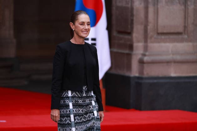 September 24, 2026, Mexico City, Mexico: Mexican President Claudia Sheinbaum Pardo received South Korean President Lee Jae-Myung at the National Palace in Mexico City during the South Korean leader s state visit to Mexico. The two governments are expected to discuss trade, education and cultural cooperation. Mexico City Mexico - ZUMAl178 20260924_znp_l178_001 Copyright: xCristianxLeyvax
