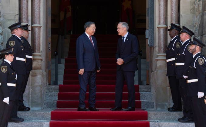 September 24, 2026, Ottawa, On, Canada: Vietnamese General Secretary and President To Lam, centre left, is greeted by Prime Minister Mark Carney as he arrives on Parliament Hill in Ottawa, on Thursday, Sept. 24, 2026. Ottawa Canada  - ZUMAc35_ 20260924_zaf_c35_014 Copyright: xAdrianxWyldx