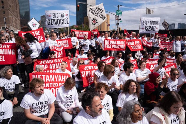 Mass demonstration against the war on Palestine and Iran in front of the United Nations NEW YORK, UNITED STATES - SEPTEMBER 24: Demonstrators gather in front of the United Nations, carrying banners and shouting slogans, to protest the war in Palestine and Iran in New York, United States, on September 24, 2026. Lokman Vural Elibol Anadolu New York United States. Editorial use only. Please get in touch for any other usage.  Copyright: x2026xAnadoluxLokmanxVuralxElibolx