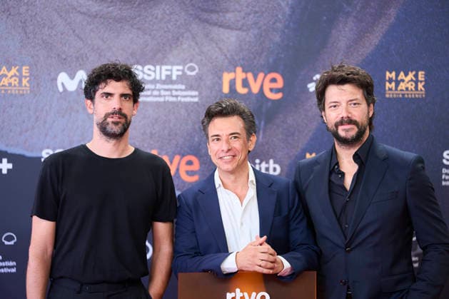 74th San Sebastian International Film Festival: 7h40 ce matin-lÃ Milo Red Carpet Alvaro Morte, Franceso Carril, Manuel Menchon attended 7h40 ce matin-lÃ Milo Red Carpet during 74th San Sebastian International Film Festival at Kursaal Theatre on September 24, 2026 in Donostia San Sebastian, Spain Photo by IMAGO MPG Donostia San Sebastian Kursaal Theatre Euskadi Spain  Copyright: xMPGx