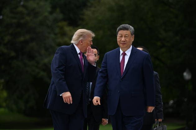 September 24, 2026, Washington, District Of Columbia, USA: United States President Donald J Trump gives President Xi Jinping of The People™s Republic of China, a tour of the new White House helipad and the new Sikorsky VH-92 Patriot that serves as part of the new Marine One fleet during a State Visit on the South Lawn of the White House in Washington, DC, USA, on Thursday, September 24, 2026 Washington USA  - ZUMAs152 20260924_faa_s152_191 Copyright: xAnnabellexGordonx-xPoolxviaxCNPx