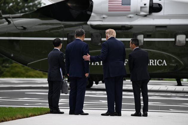 September 24, 2026, Washington, District Of Columbia, USA: United States President Donald J Trump gives President Xi Jinping of The People™s Republic of China, a tour of the new White House helipad and the new Sikorsky VH-92 Patriot that serves as part of the new Marine One fleet during a State Visit on the South Lawn of the White House in Washington, DC, USA, on Thursday, September 24, 2026 Washington USA - ZUMAs152 20260924_faa_s152_184 Copyright: xAnnabellexGordonx-xPoolxviaxCNPx