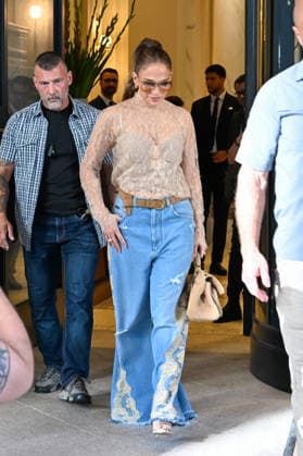 Jennifer Lopez leaves the Palazzo Parigi luxury hotel in Milan during MLFW Fashion Week on September 24, 2026. Gedeon Taieb, Bestimage. Jennifer Lopez leaves the Palazzo Parigi luxury hotel in Milan during MLFW Fashion Week on September 24, 2026. Milan, France  Copyright: xGedeonxTaiebx xBestimagexGedeonxTaiebx xBestimagex