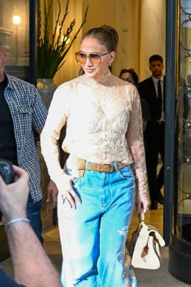 Jennifer Lopez leaves the Palazzo Parigi luxury hotel in Milan during MLFW Fashion Week on September 24, 2026. Gedeon Taieb, Bestimage. Jennifer Lopez leaves the Palazzo Parigi luxury hotel in Milan during MLFW Fashion Week on September 24, 2026. Milan, France  Copyright: xGedeonxTaiebx xBestimagexGedeonxTaiebx xBestimagex