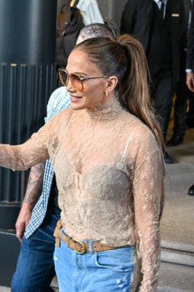 Jennifer Lopez leaves the Palazzo Parigi luxury hotel in Milan during MLFW Fashion Week on September 24, 2026. Gedeon Taieb, Bestimage. Jennifer Lopez leaves the Palazzo Parigi luxury hotel in Milan during MLFW Fashion Week on September 24, 2026. Milan, France  Copyright: xGedeonxTaiebx xBestimagexGedeonxTaiebx xBestimagex