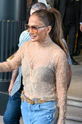 Jennifer Lopez leaves the Palazzo Parigi luxury hotel in Milan during MLFW Fashion Week on September 24, 2026. Gedeon Taieb, Bestimage. Jennifer Lopez leaves the Palazzo Parigi luxury hotel in Milan during MLFW Fashion Week on September 24, 2026. Milan, France  Copyright: xGedeonxTaiebx xBestimagexGedeonxTaiebx xBestimagex