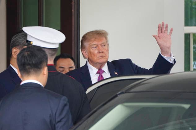 President Donald Trump waves as he says goodbye to Chinese President Xi Jinping after a meeting at the White House in Washington DC on Thursday, September 24, 2026. Xi is on a three-day state visit to the U.S. and will hold talks with U.S. officials on tariffs, AI, and other issues.  WAP20260924737 BONNIExCASH