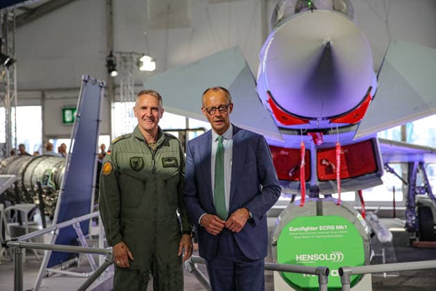 Chancellor Friedrich Merz (right) and the Inspector General of the Air Force, Lieutenant General Gerhard Hoffmann, on the left, in front of a German Air Force Eurofighter. Hensoldt has developed the ECRS
