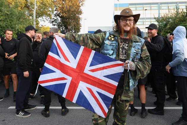 September 24, 2026, Basingstoke, Hampshire, UK: Basingstoke, UK. Members of The Patriot Platform and supporters Protest outside a police station where Daniel Thomas, also know as Danny Tommo, is being held, in Basingstoke, Hampshire. Anti-migrant protester Daniel Thomas has been arrested on suspicion of criminal damage with intent to endanger life after an incident in the English Channel. Basingstoke UK  - ZUMAl94_ 20260924_zaf_l94_035 Copyright: xJacquelinexLawriex