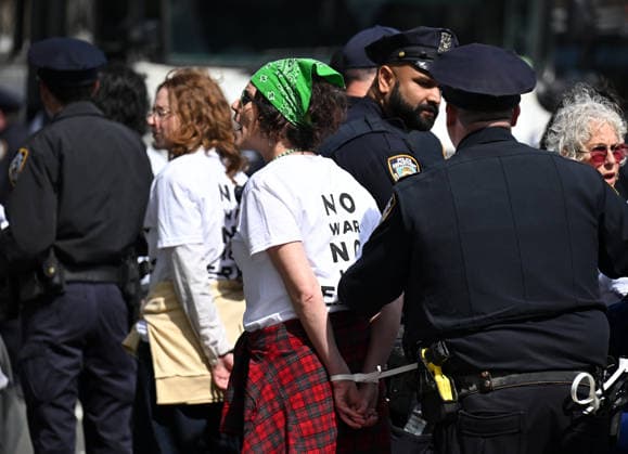 Mass demonstration against the war on Palestine and Iran in front of the United Nations NEW YORK, UNITED STATES - SEPTEMBER 24: Some demonstrators are detained during a protest against the war in Palestine and Iran as people gather in front of the United Nation in New York, United States, on September 24, 2026. Mehmet Ali Ozcan Anadolu New York United States. Editorial use only. Please get in touch for any other usage.  Copyright: x2026xAnadoluxMehmetxAlixOzcanx